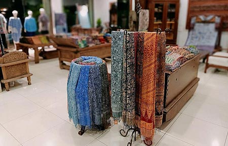 Gerai-Batik-Harni